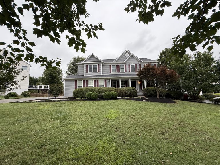well manicured lawn and house done by landscaping services
